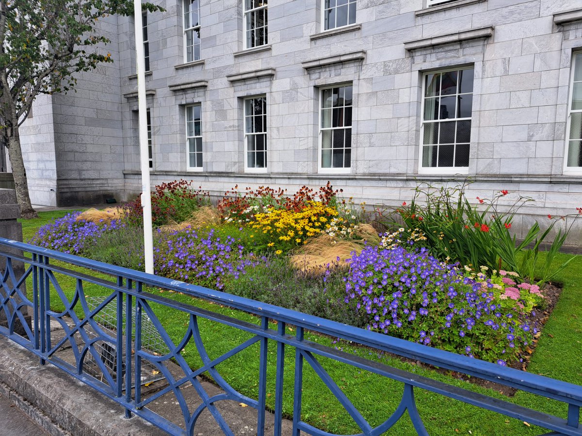 Stunning display of flowers this year <a href="/corkcitycouncil/">Cork City Council</a> and flags too for #Pride2023, compliments to all involved 🤩