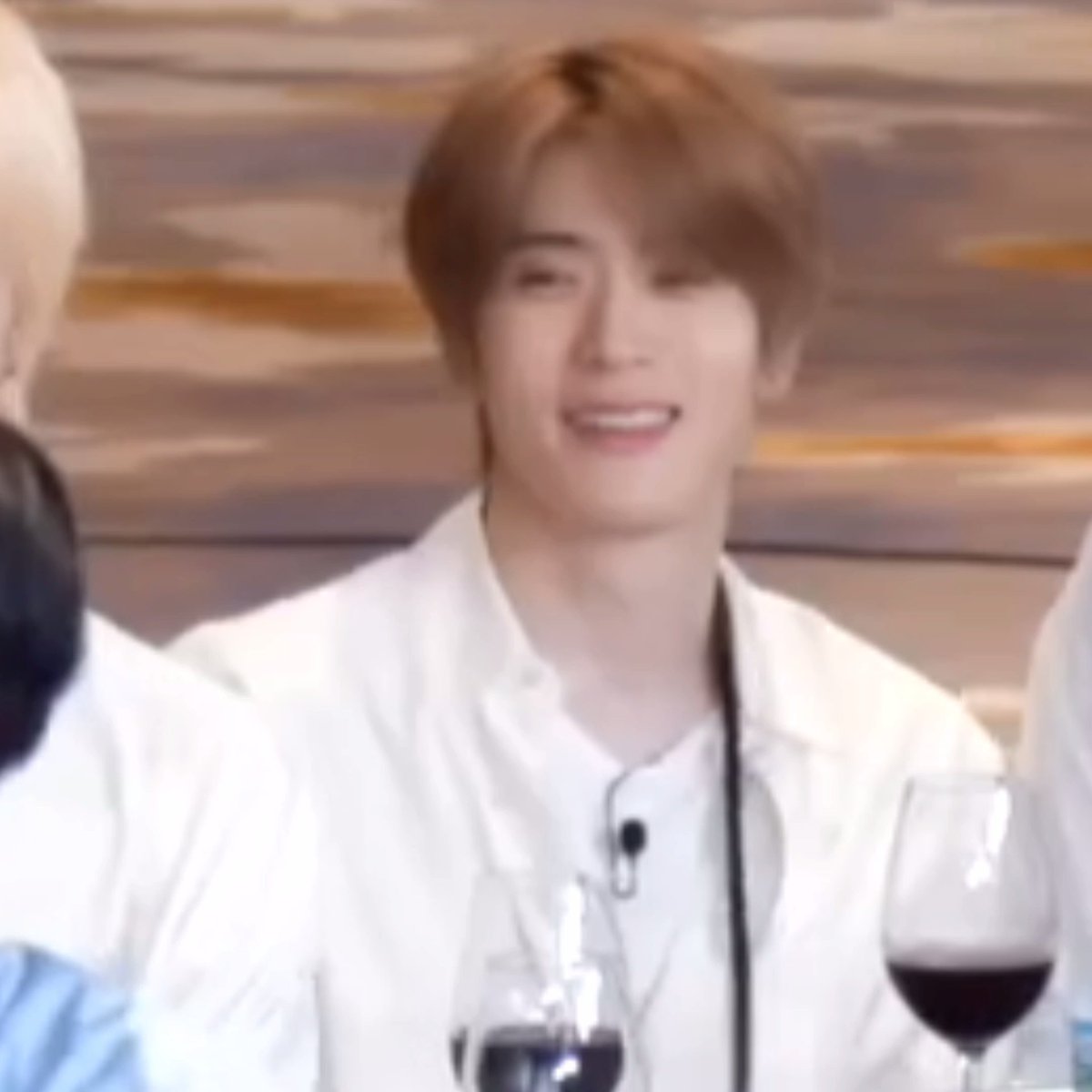 aquariusjjh's tweet photo. NCT에서 제일 잘생긴 사람 나오라해서
주변에서 나가라고 난리나니까
"오바하지마" 하는 정재현......🥹🫶🏻 https://t.co/XDDMGgQgy9
