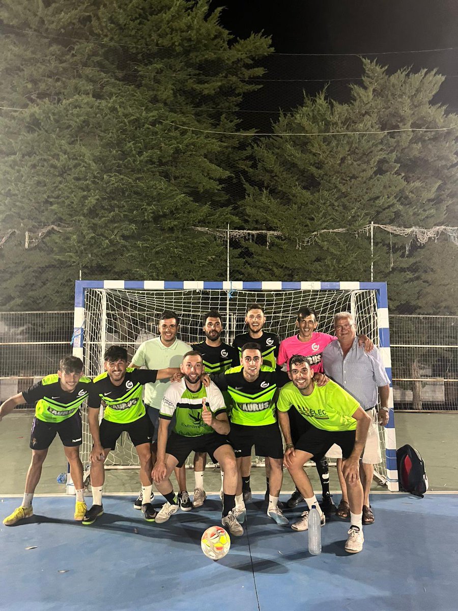 Que siga la fiesta…
No podíamos despedir la temporada veraniega de fútbol sala sin otro victoria de un equipo local.
Nueva victoria en las 24h de Galisteo de los pupilos de <a href="/salataurus/">Sala Taurus</a> 
Sin duda, han vuelto otro año por la puerta grande!!
Dejáis el listón muy alto! 
¿Continuara?