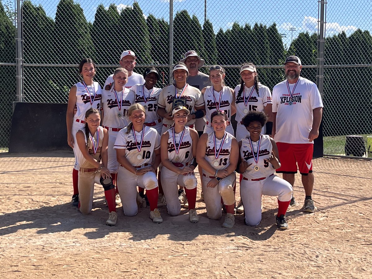 XplosionSoftbal's tweet photo. After a full day hitting every ride in #HersheyPark. Our 16u Xplosion ended their season going 4-2 on the weekend earning a second place finish at the In The Net “Diamond Bash”. What a great weekend 4 these ladies! @SballSouderton @NPsoftball @soilfixer13 @mjbeer20 @QHSSoftball https://t.co/yVTYFWPtve