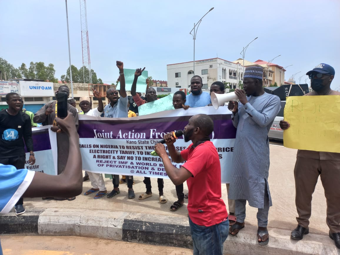 SaharaReporters's tweet photo. BREAKING: Protest Begins In Kano As Nigerians March Against Hardship Under Tinubu’s Government | Sahara Reporters https://t.co/TcAwg7NAne https://t.co/gHlxaz2zEO