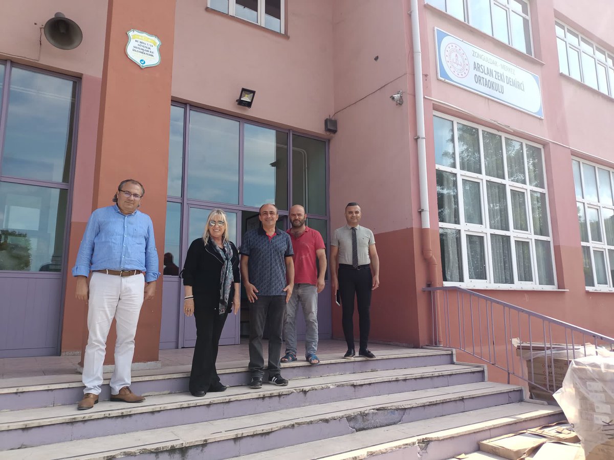 ZonguldakMEM's tweet photo. 🏫Eğitim Yatırımlarımız Devam Ediyor

Arslan Zeki Demirci İlkokulu-Ortaokulu’nda devam eden bakım onarım çalışmalarını yerinde inceleyen İl Müdürümüz Züleyha Aldoğan, gözlem ve incelemelerde bulundu.

@tcmeb @Yusuf__Tekin @zuleyhaaldogan https://t.co/HAPRBb4zQx