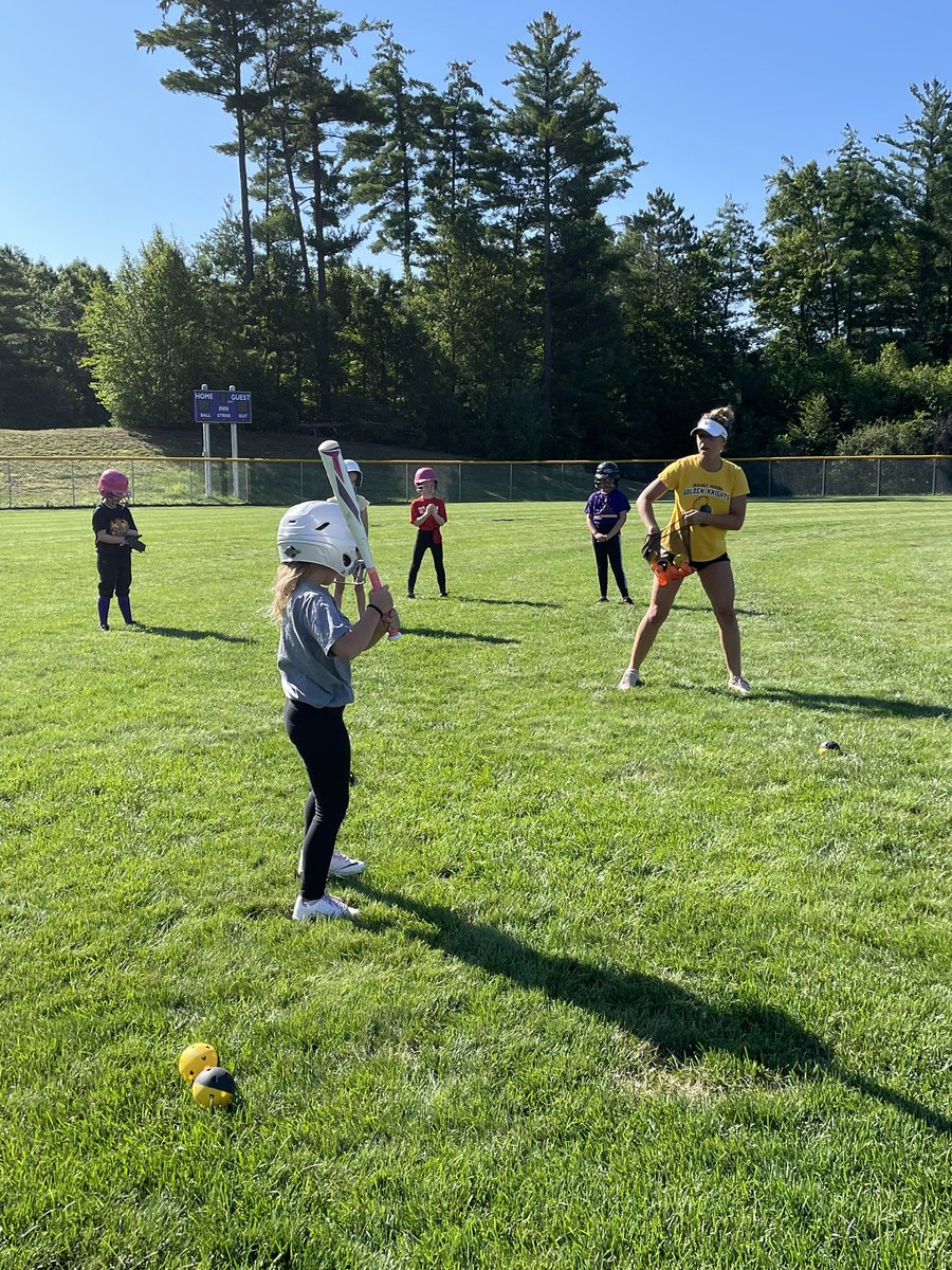 BSpa_softball's tweet photo. Day 2 under way! Welcome @SHENSOFTBALL alum and current @saintrosesb @EllenFuda Blessed to have you today! https://t.co/ByU9Xn6aas