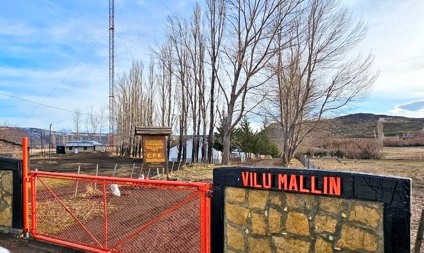 OLlancafilo's tweet photo. #MásConectividad en las escuelas rurales. El equipo de @OPTIC_Nqn realiza tareas de mantenimiento para asegurar la conectividad👇
📌Planta Campamento 7 Vilu Mallín
📌Covunco Abajo
📌Villa Unión
📌Aguada El Ovejero
📌Pichaihue 
📌Paraje La Patagonia 
#MinisterioGobiernoEducación https://t.co/JlC3R4IDIb