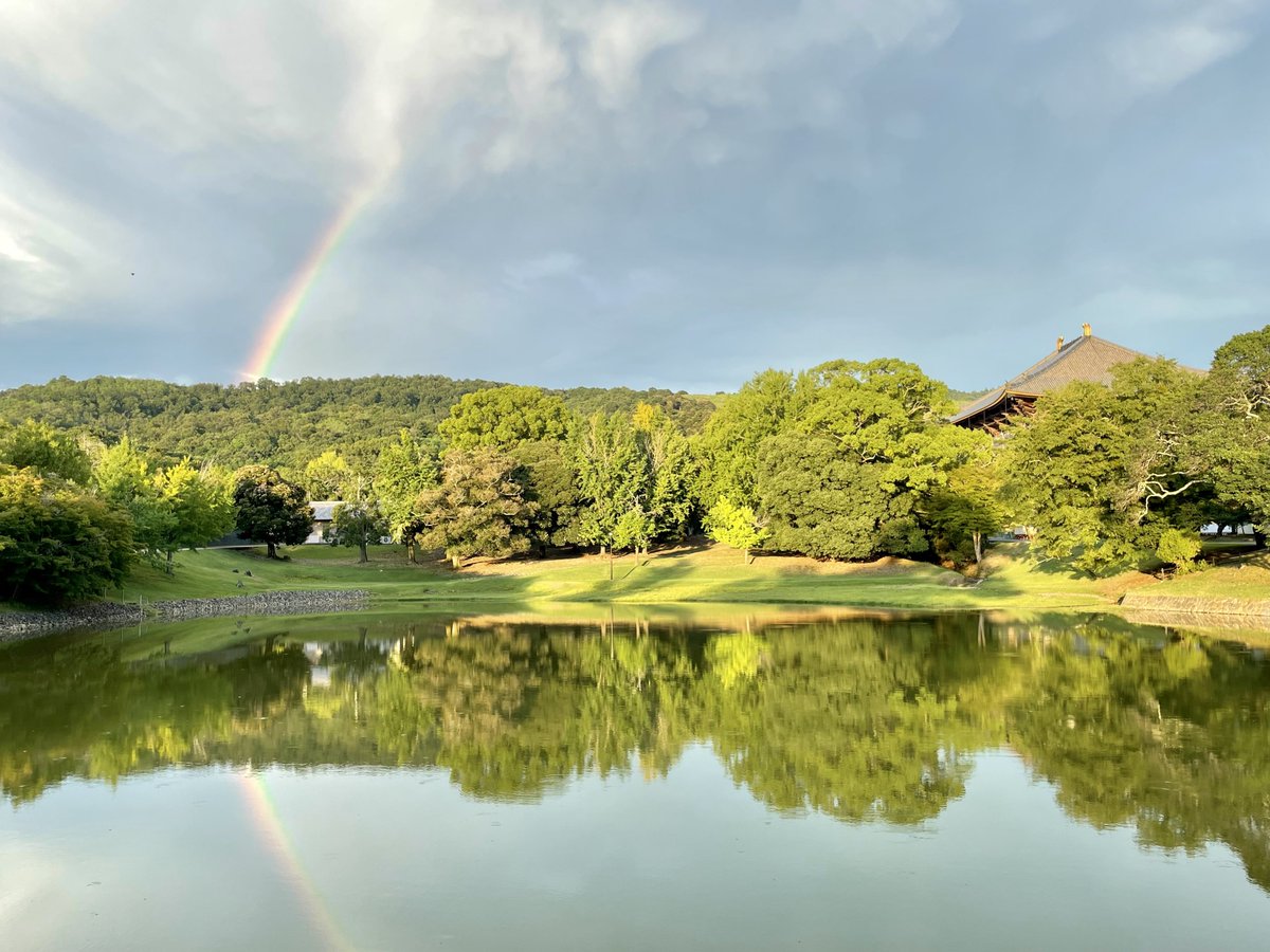 kojomrmt's tweet photo. 今日8月1日夕方の奈良の空です。よく観るとダブル・レインボー！🌈🌈 #奈良 #東大寺 #虹 #nara #todaiji #todaijitemple #rainbow https://t.co/hJ2tyyS3uK