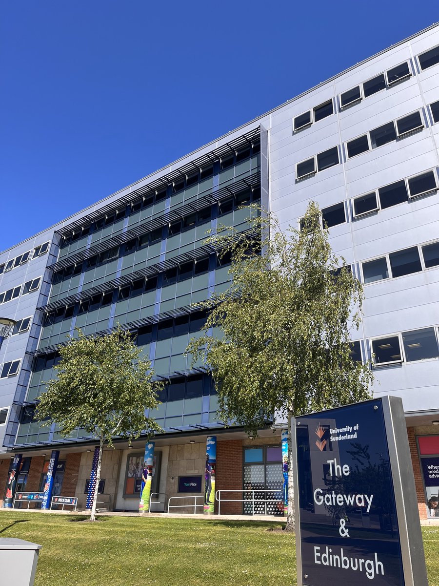 We can't resist a sunny campus pic ☀️