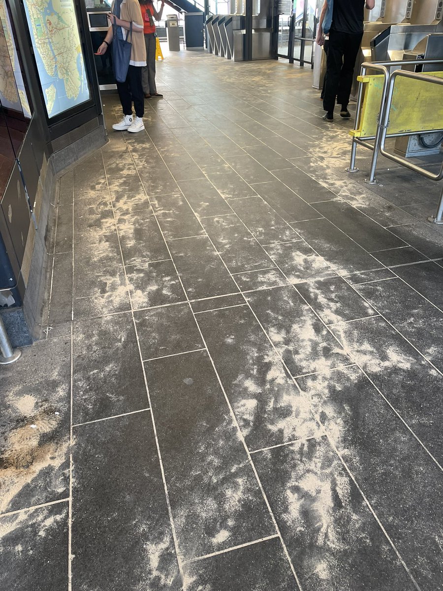 DTearsheet's tweet photo. @MTA Hi. Why is there sand (?) throughout the 30 Av station in Queens? It’s slippery and dirty and it’s been here since Monday afternoon. https://t.co/6Xe3eVT7p6
