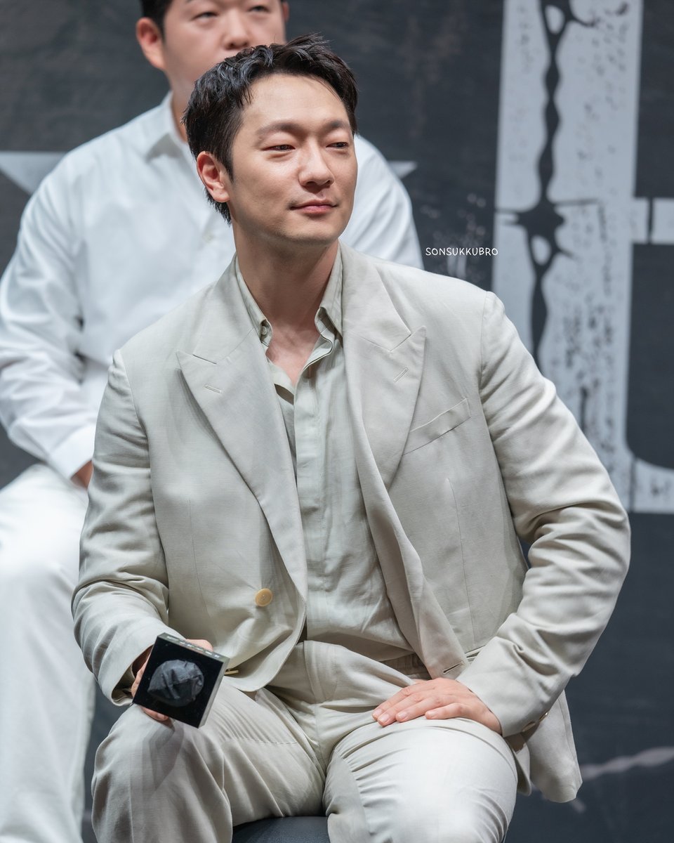 sonsukkubro's tweet photo. 2023.07.31. D.P. 시즌2 그린카펫 
#손석구 #sonsukku 

결국 계정을 이렇게 새로 파게 되는데.. 
출구 없는 덕질 시작.😅 https://t.co/18Qx28Dlws
