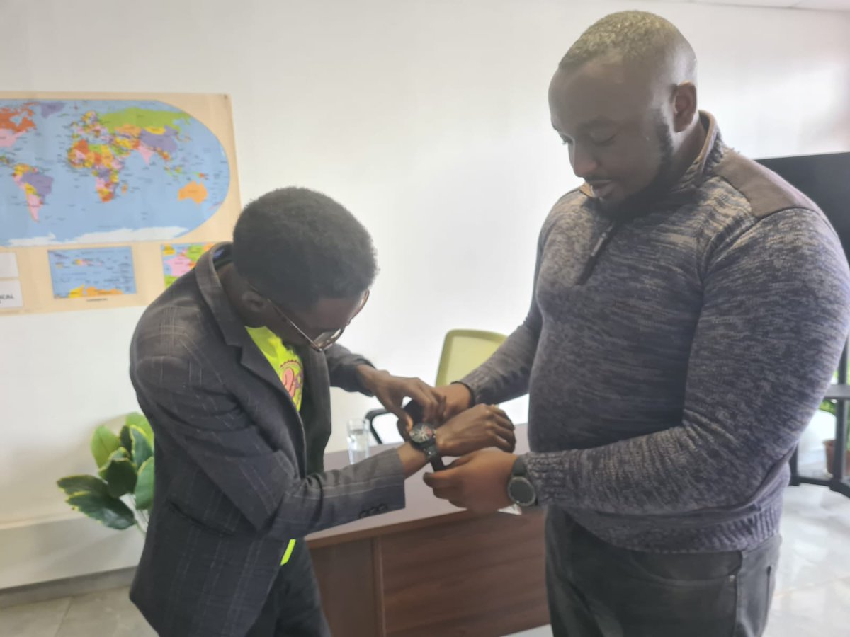 WatchMates's tweet photo. Hand Over successfully done, @OjwangMariam your watch is now!
We have one more watch to give away, follow us and keep tabs on our posts it might be yours https://t.co/fsqYVyFsVw