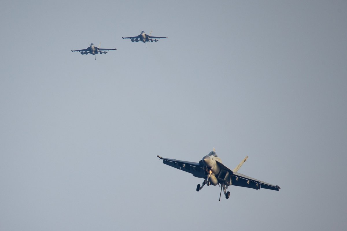 CVN78_GRFord's tweet photo. It’s a good day to fly 🛫

📸
1️⃣3️⃣ MCSA Marcus Lewis
2️⃣4️⃣ MC2 Nolan Pennington

#IntegrityAtTheHelm #CVN78 #navy #deployment https://t.co/Sx8k10OoPJ