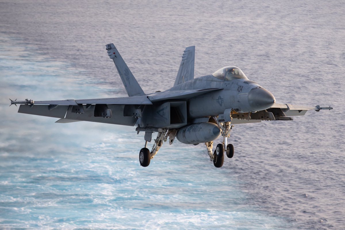 CVN78_GRFord's tweet photo. It’s a good day to fly 🛫

📸
1️⃣3️⃣ MCSA Marcus Lewis
2️⃣4️⃣ MC2 Nolan Pennington

#IntegrityAtTheHelm #CVN78 #navy #deployment https://t.co/Sx8k10OoPJ