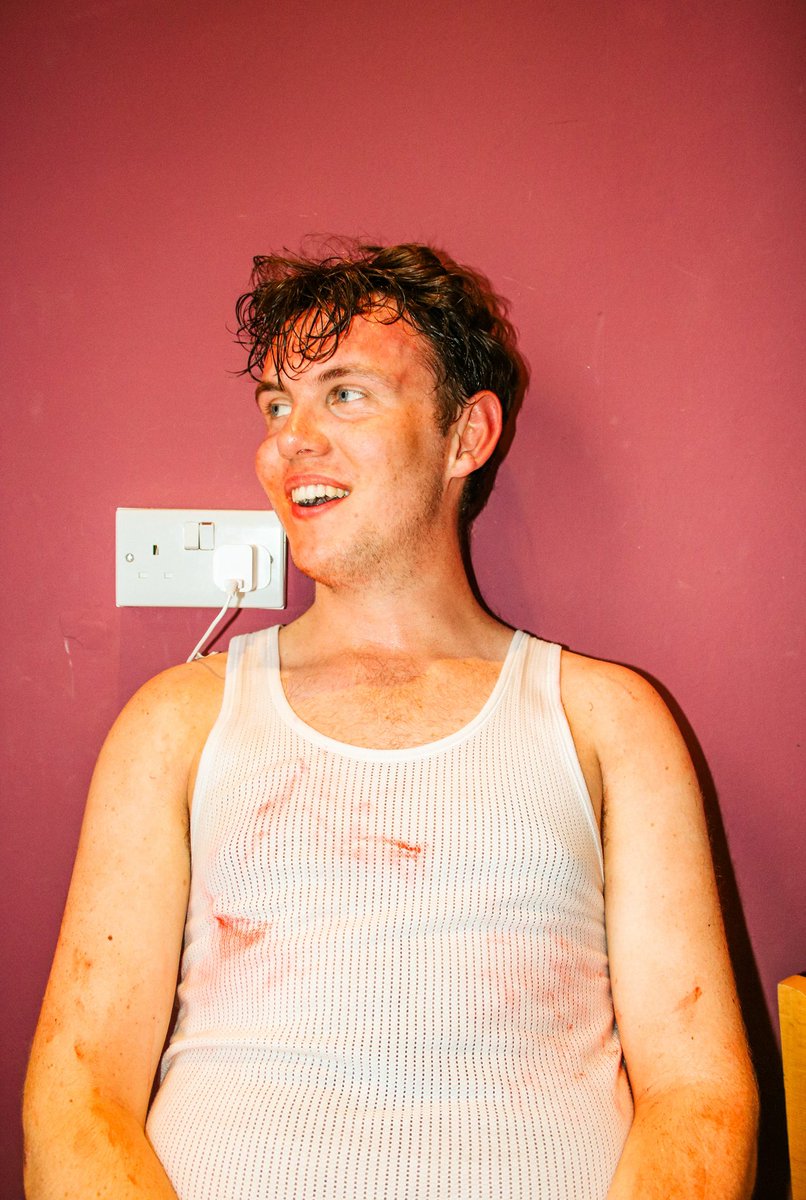 bettercraftsmen's tweet photo. Some gorgeous snaps of Luke from @BreadandRosesTC last week…

Isn’t @lukenixn an absolutely lovely Oli??

📸: @cococottam https://t.co/QqI2LsL8jo