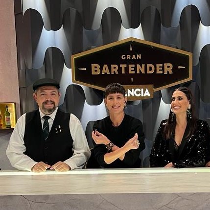 Fedecuco's tweet photo. Sábado a la medianoche @ElGranBartender que ahora se llama #GranBartender temporada 5.

Con @Poggi @inesdelossantos @MONAGALLOSI 

Auspiciado por @GanciaArg https://t.co/YAFQIadH5Q