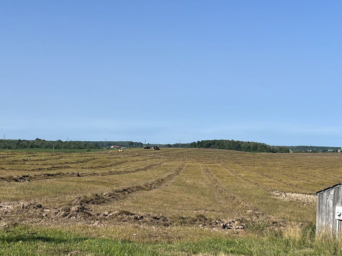 WeigelDrainage's tweet image. Contouring the hills in beautiful Bruce county. #tile23