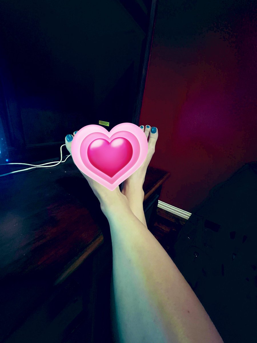 Mommy_LongToes's tweet photo. DM me 😏😘 #feet #feet_lover #feet_pic #feetcontent #feetfinder #longtoes #feetseller #feetfetiche https://t.co/vUJl8CgjI9