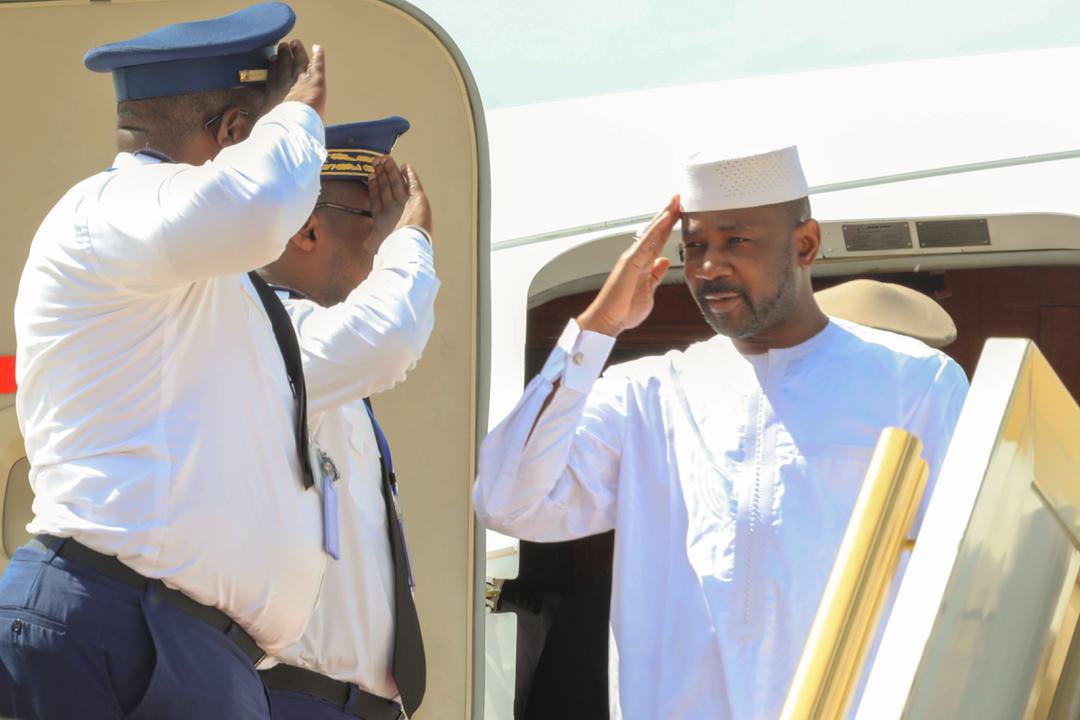 PresidenceMali's tweet photo. Le Président de la Transition, Son Excellence le Col @GoitaAssimi est arrivé à Bamako, ce mardi, en provenance de la Fédération de Russie, après avoir pris part, sur invitation du Président Vladimir Poutine, au Sommet Russie-Afrique qui s'est tenue du 27 au 30 juillet 2023. https://t.co/2zYPmzJeNJ