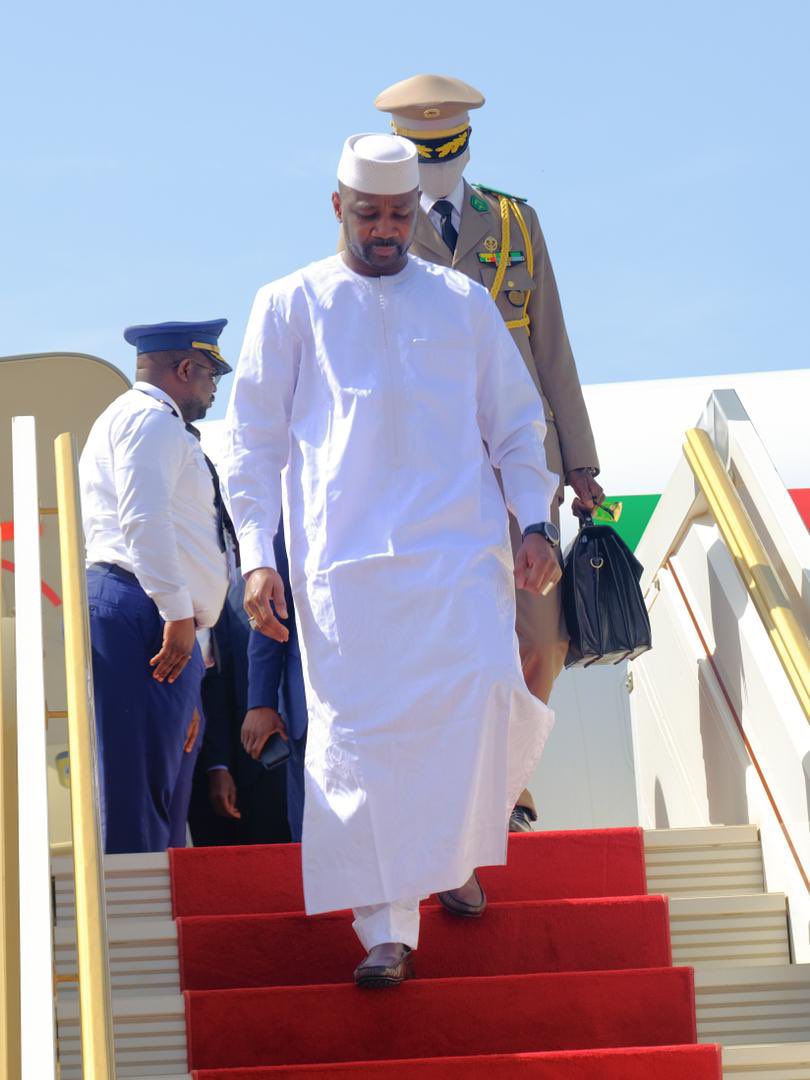 PresidenceMali's tweet photo. Le Président de la Transition, Son Excellence le Col @GoitaAssimi est arrivé à Bamako, ce mardi, en provenance de la Fédération de Russie, après avoir pris part, sur invitation du Président Vladimir Poutine, au Sommet Russie-Afrique qui s'est tenue du 27 au 30 juillet 2023. https://t.co/2zYPmzJeNJ