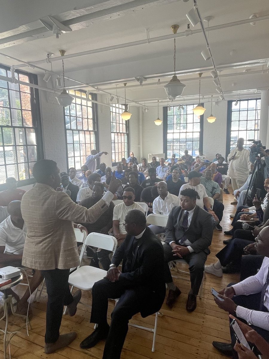 antjuansea's tweet image. Many people want to win -but -some of us cannot afford to lose. 🚨The stakes very are high! 👉🏾Lifting our voices👉🏾Lifting our issues📌
#OurVotesMatter 🗳#BlackMen