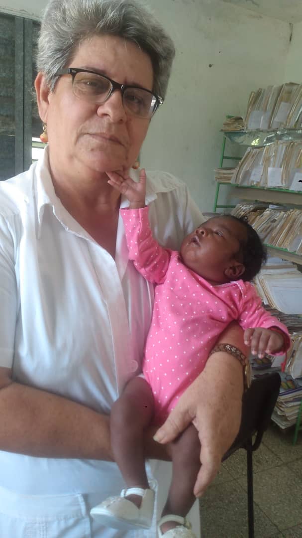 MercedesMaraMa3's tweet photo. Tras una atención prenatal de esmerada esta fue la recompensa. 
...los médicos y demás profesionales y técnicos de la salud cubana constituyen una fuerza excepcional. Ningún país cuenta con algo similar ....
Fidel Castro 21/05/07 https://t.co/ecOFJbyAbr