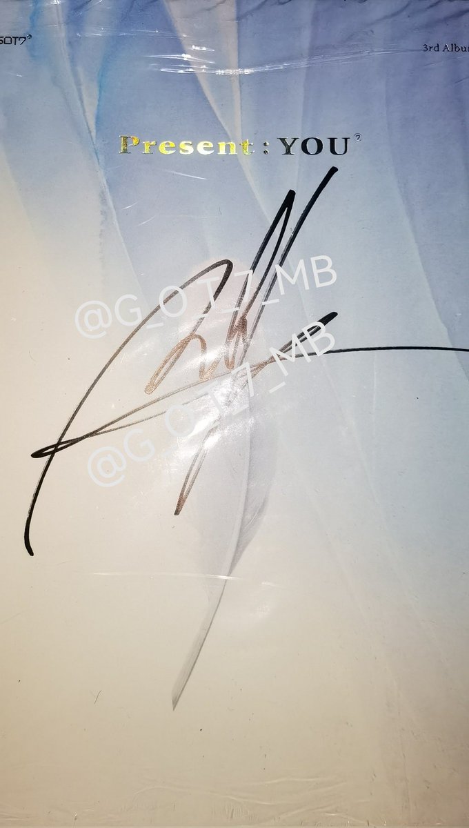 G_O_T_7_MB's tweet photo. ยังขายไม่ได้เลย คือลำบากจริงๆค่ะตอนนี้ที่บ้านเดือดร้อนจำเป็นต้องใช้เงินไม่งั้นไม่เอาของรักมาปล่อยแน่ๆ 😭
ขายบั้ม #PresentYOU กับบั้มดาวบั้มแรกของ #GOT7 ไซน์สด #MarkTuan สนใจทักสอบถามได้นะ
#ตลาดนัดอากาเซ #ตลาดนัดอากาเซ่ #ตลาดนัดกัซ #ตลาดนัดกัซเซบึน #ตลาดนัดGOT7 #ขายของสะสมgot7 https://t.co/VM74mO96aP