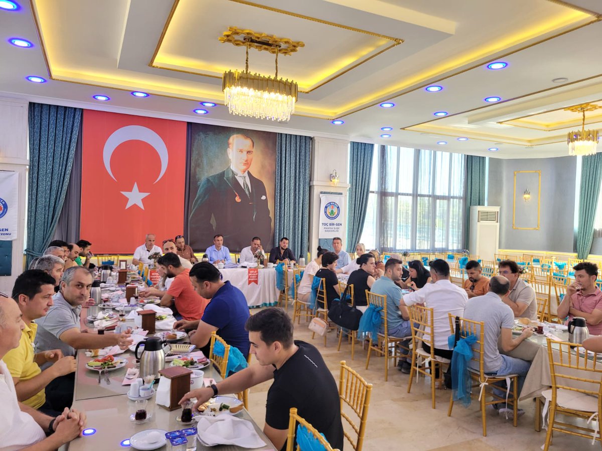 TocBirSenManisa's tweet photo. Sendikamızın tüm yönetim organları ve iş yeri temsilcilerinin katılımı ile yaptığımız İl Divan Toplantısında  7.DönemToplu Sözleşme Süreci, gündeme dair konular ve kurumlarımızda çalışan üyelerimizin talep ve beklentileri görüşüldü. https://t.co/XvEYSwQ3k5