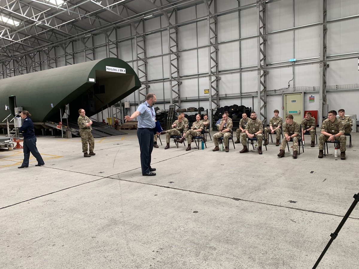 Defence Movements Training Squadron tweet media