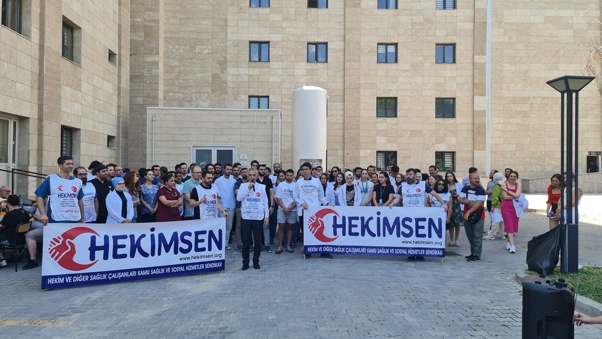 DrAdilKurban's tweet photo. Ankara Gata'da basın açıklaması yaptık. Videosunu paylaşmaya çalışacağım ama gelen meslektaşlarım ile gurur duydum. Birlikte başaracağız. Hem adaletli bölüşümü hem ideal bir sağlık sistemini birlikte getireceğiz. https://t.co/jun7e7aGhd