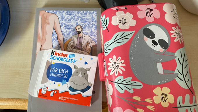 einer meiner lieblibgs minis hat mir einfach son paket geschikt 🥰 so behandelt man seine mommy richtig<a href="/tag/femdom"class="tags"><span>#femdom</span></a><a href="/tag/kinky"class="tags"><span>#kinky</span></a><a href="/tag/geschenk"class="tags"><span>#geschenk</span></a><a href="/tag/goodslave"class="tags"><span>#goodslave</span></a>