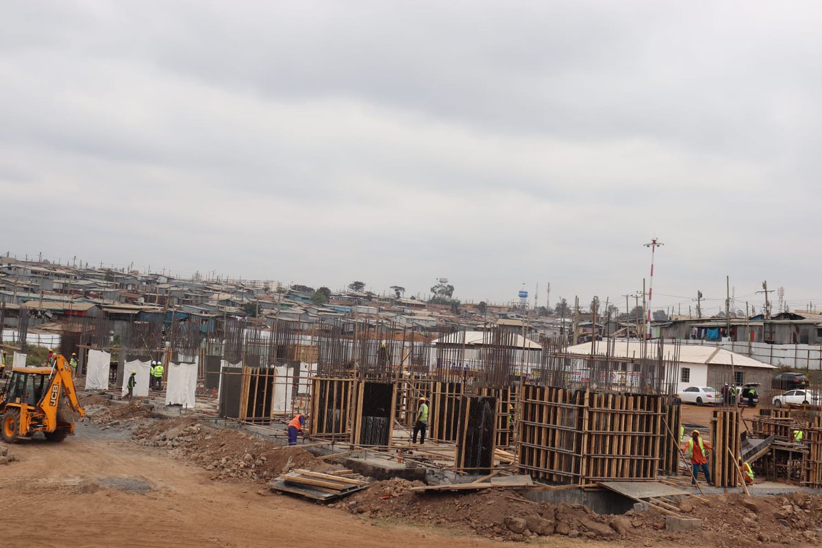 evans_omulo's tweet photo. The Government's Affordable Housing Programme is on track. This is Kibera Soweto Zone B Housing Project in Langata Sub County.  The progress is outstanding. Keeping the Promise. #FreedomFromRent
#HousingForAll https://t.co/jxd1ldDecZ