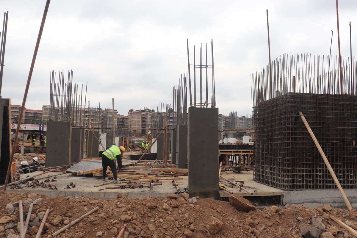 evans_omulo's tweet photo. The Government's Affordable Housing Programme is on track. This is Kibera Soweto Zone B Housing Project in Langata Sub County.  The progress is outstanding. Keeping the Promise. #FreedomFromRent
#HousingForAll https://t.co/jxd1ldDecZ
