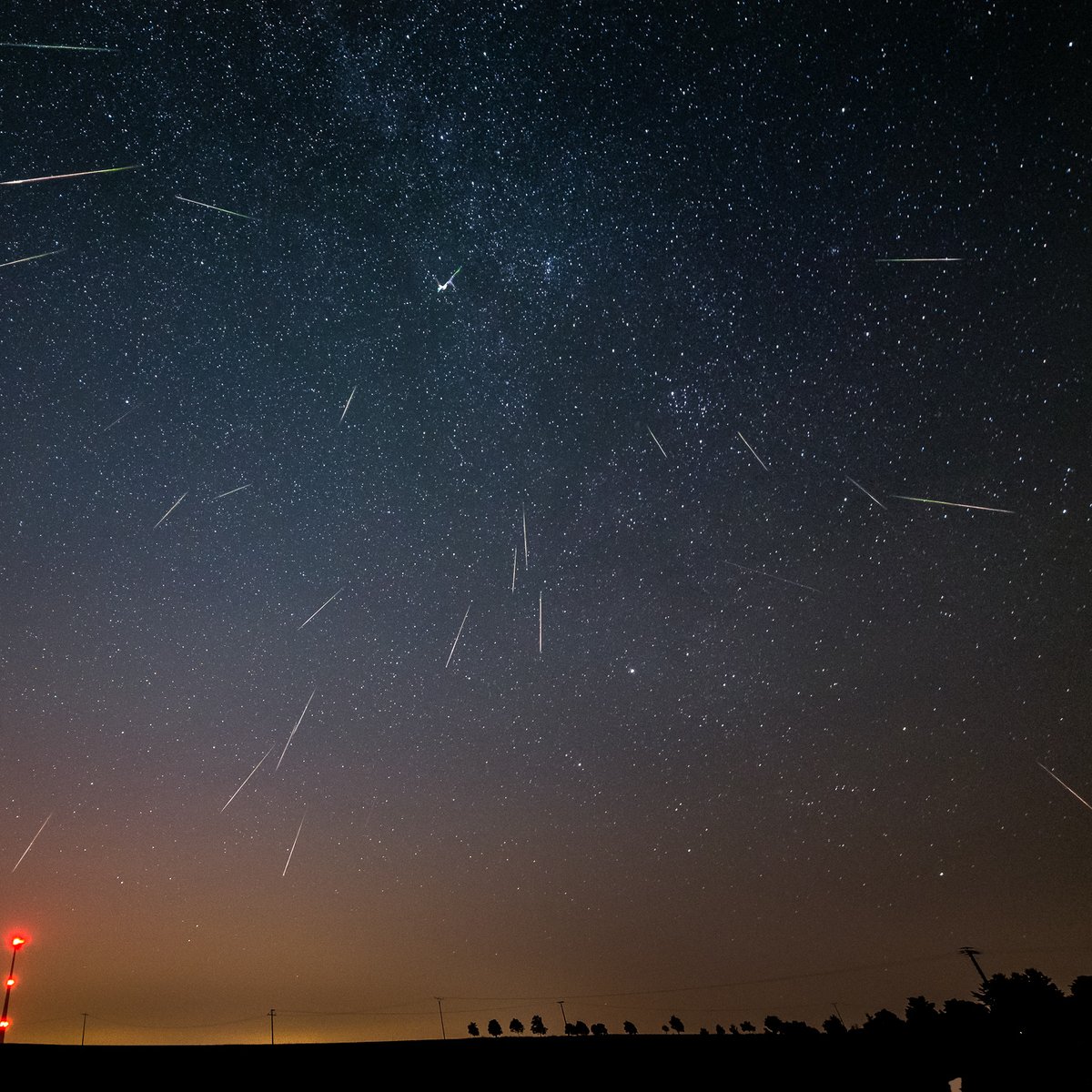 waddensky's tweet photo. It's #August, time for the annual #stargazing highlight of the #summer: the shooting stars of the #Perseids meteor shower! 🌌🌠 Follow us for updates and tips to fully enjoy this wonderful phenomenon 💫 (Image: mLu.fotos) #shootingstars #meteorshower https://t.co/KFupDj2lNp