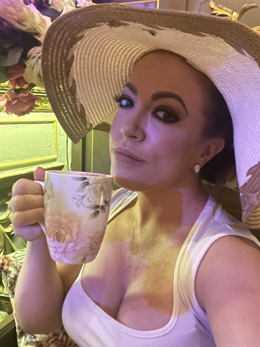 Last day in Greece went to a cafe called, Little kook, which is like Alice in Wonderland on steroids<a href="/tag/nationalpizzaday"class="tags"><span>#nationalpizzaday</span></a><a href="/tag/pizzaday"class="tags"><span>#pizzaday</span></a>