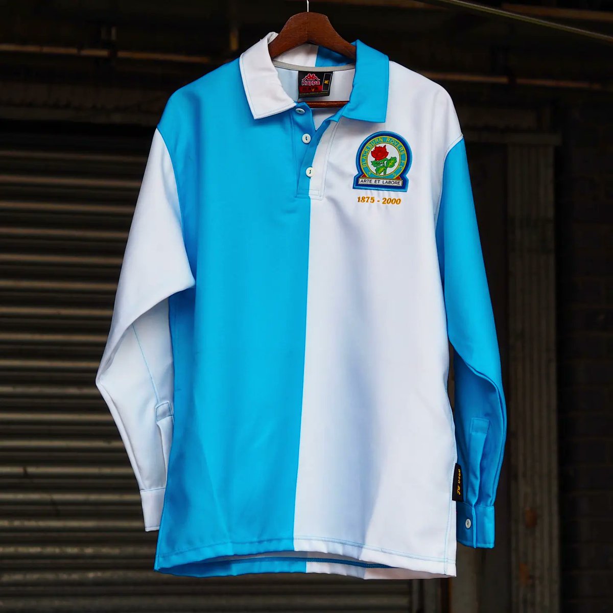 VFshirts's tweet photo. 2000 Blackburn Rovers Limited Edition 125th Anniversary Shirt by Kappa 🔵⚪

1 of 500 produced 😍 https://t.co/Tou0QyhbtL