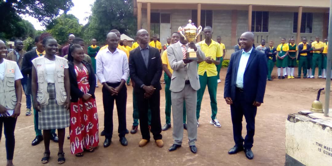 men4womenss's tweet photo. #BishopAbangite received their 🏆 after defeating #KingsCollege in the #InterSchoolDebate
#WES @MgcswssMinister @MinistrySsd handed the winning school a victory 🏆 over assembly this morning . With the continuous support from line ministries @UNFPASouthSudan @Amrefsouthsudan https://t.co/ngRxlXIxiA
