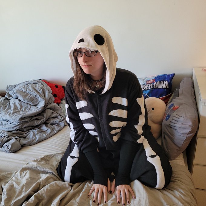 I'm a spooky skeleton!!! Retweet if you're brave enough to cuddle me!!! 👻💀  Also btw all my porn buying<a href="/tag/blackdress"class="tags"><span>#blackdress</span></a><a href="/tag/hashtag"class="tags"><span>#hashtag</span></a><a href="/tag/trans"class="tags"><span>#trans</span></a><a href="/tag/clevage"class="tags"><span>#clevage</span></a><a href="/tag/transgirl"class="tags"><span>#transgirl</span></a>