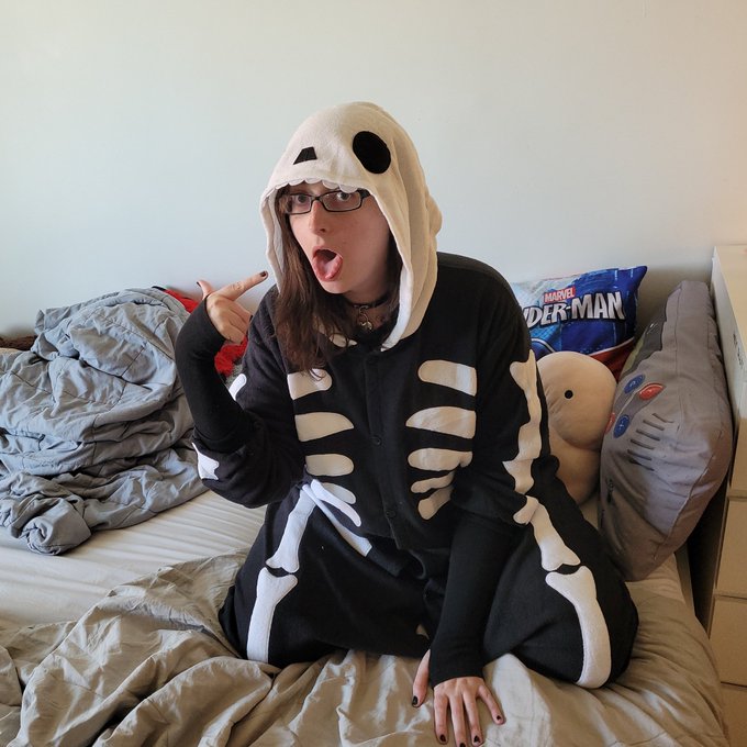 I'm a spooky skeleton!!! Retweet if you're brave enough to cuddle me!!! 👻💀  Also btw all my porn buying<a href="/tag/blackdress"class="tags"><span>#blackdress</span></a><a href="/tag/hashtag"class="tags"><span>#hashtag</span></a><a href="/tag/trans"class="tags"><span>#trans</span></a><a href="/tag/clevage"class="tags"><span>#clevage</span></a><a href="/tag/transgirl"class="tags"><span>#transgirl</span></a>