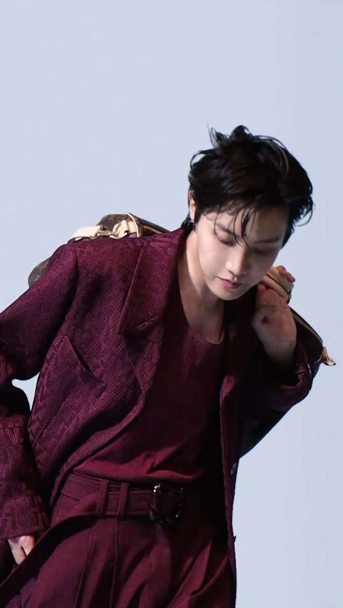 uarmyvibe's tweet photo. Model Jung Hoseok 🫡🫡🫡 https://t.co/JWmdXg9O8t