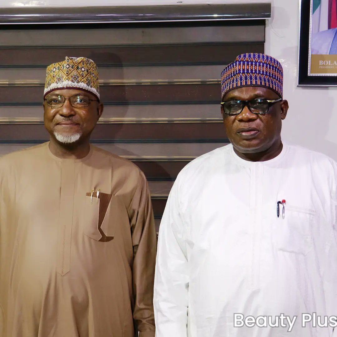 ubmagashi's tweet photo. The Commission on Thursday, 27th July 2023, paid a courtesy call to the Director General, Mining Cadastre Office, Obadiah Simon Nkom, in Abuja. 
This will offer the Commission &amp; MCO the opportunity to synergize &amp;  explore ways of collaboration for the greater good of our nation. https://t.co/vh51h1DVME