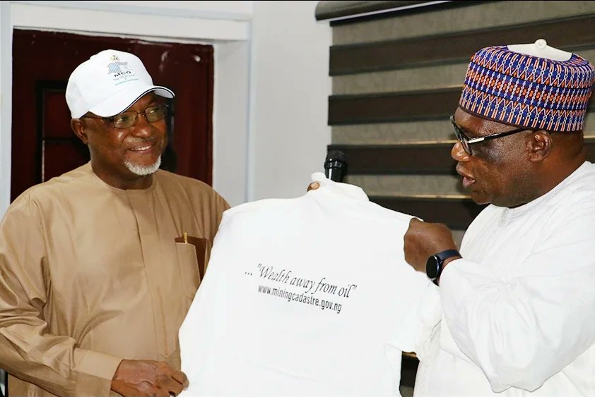 ubmagashi's tweet photo. The Commission on Thursday, 27th July 2023, paid a courtesy call to the Director General, Mining Cadastre Office, Obadiah Simon Nkom, in Abuja. 
This will offer the Commission &amp; MCO the opportunity to synergize &amp;  explore ways of collaboration for the greater good of our nation. https://t.co/vh51h1DVME