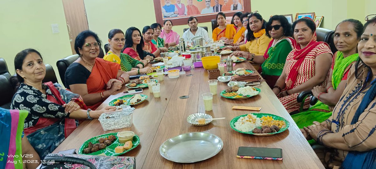MamtaTewari7's tweet photo. #बिसरखमण्डलमहिलामोर्चा
प्रदेश अ. आ० @geetashakyaUP जी के मार्गदर्शन एव ज़िला अध्यक्ष आ० @Rajnitomarbjp जी नेतृव मे जिला @Bjp4GbnagarUP में महिला मोर्चा द्वारा "मोटा अनाज मास" के अंतर्गत "मिलेट्स बैठक" का आयोजन किया गया।
#MyFavouriteMillets #MM4Millets
@BJP4UP
@narendramodi https://t.co/6tWErVpI7p
