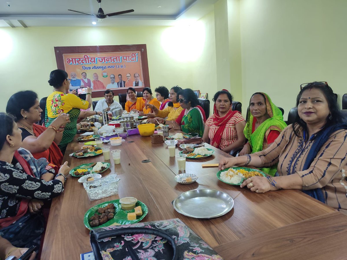 MamtaTewari7's tweet photo. #बिसरखमण्डलमहिलामोर्चा
प्रदेश अ. आ० @geetashakyaUP जी के मार्गदर्शन एव ज़िला अध्यक्ष आ० @Rajnitomarbjp जी नेतृव मे जिला @Bjp4GbnagarUP में महिला मोर्चा द्वारा "मोटा अनाज मास" के अंतर्गत "मिलेट्स बैठक" का आयोजन किया गया।
#MyFavouriteMillets #MM4Millets
@BJP4UP
@narendramodi https://t.co/6tWErVpI7p