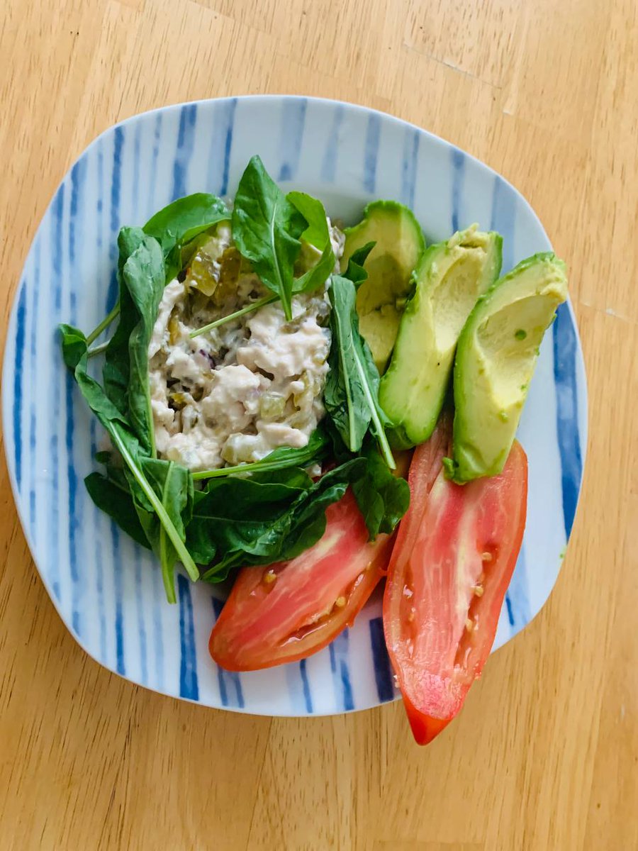 Good morning!🌞🍅🌶️🌱
#tomatoes
#shishitopeppers
#arugula
#chickensalad
#avocado
#powerbreakfast
#farmtotable