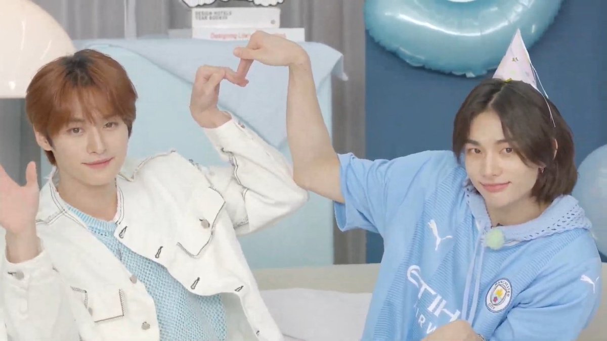 MlNHORIZON's tweet photo. hyunho 4-cut 🥰🫶 https://t.co/QIuTfOZ0iZ