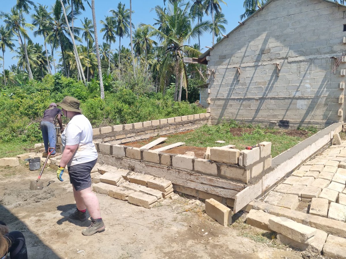 camptanzania's tweet photo. Classroom construction work, cultural activities great job #teammeru #CampsEffect @campkenya @CampsInt https://t.co/RLVhIrqxUX