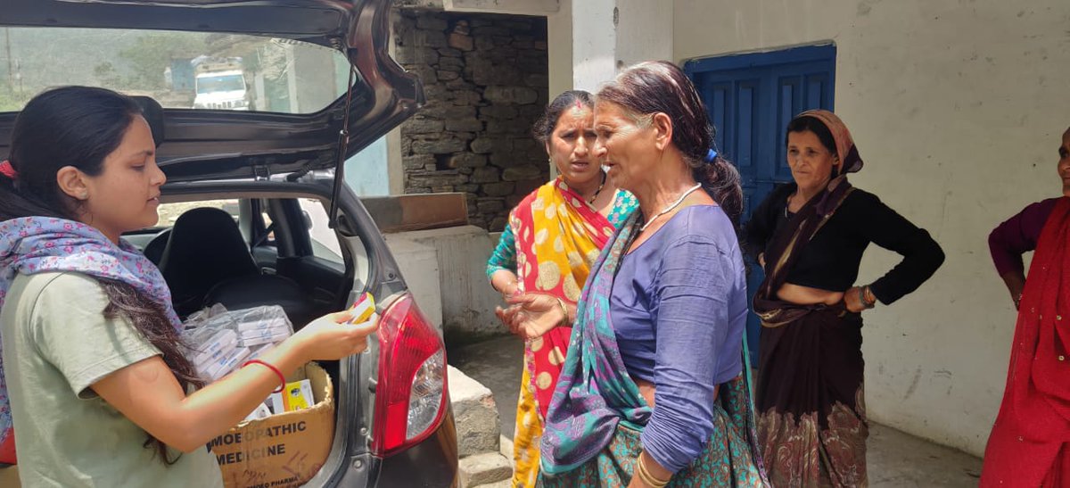 AdBageshwar's tweet photo. दुग्ध समिति कनारीछीना में बैठक ,समिति निरीक्षण एवं पशु औषधियों का वितरण कराया गया @DirectorDairy @basava_ias https://t.co/A9c6vxtS8T
