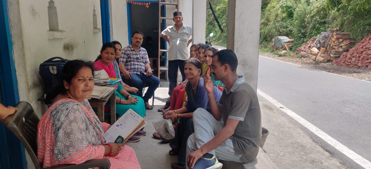 AdBageshwar's tweet photo. दुग्ध समिति कनारीछीना में बैठक ,समिति निरीक्षण एवं पशु औषधियों का वितरण कराया गया @DirectorDairy @basava_ias https://t.co/A9c6vxtS8T