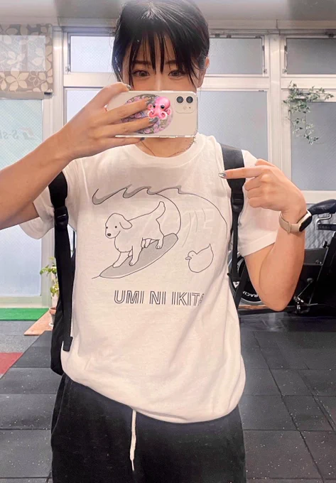 【通販】8月7日に少量ですが『海に行きたいTシャツ』追加します。よろしくお願いします。今日はジムに来て行きました。🏝🐶
