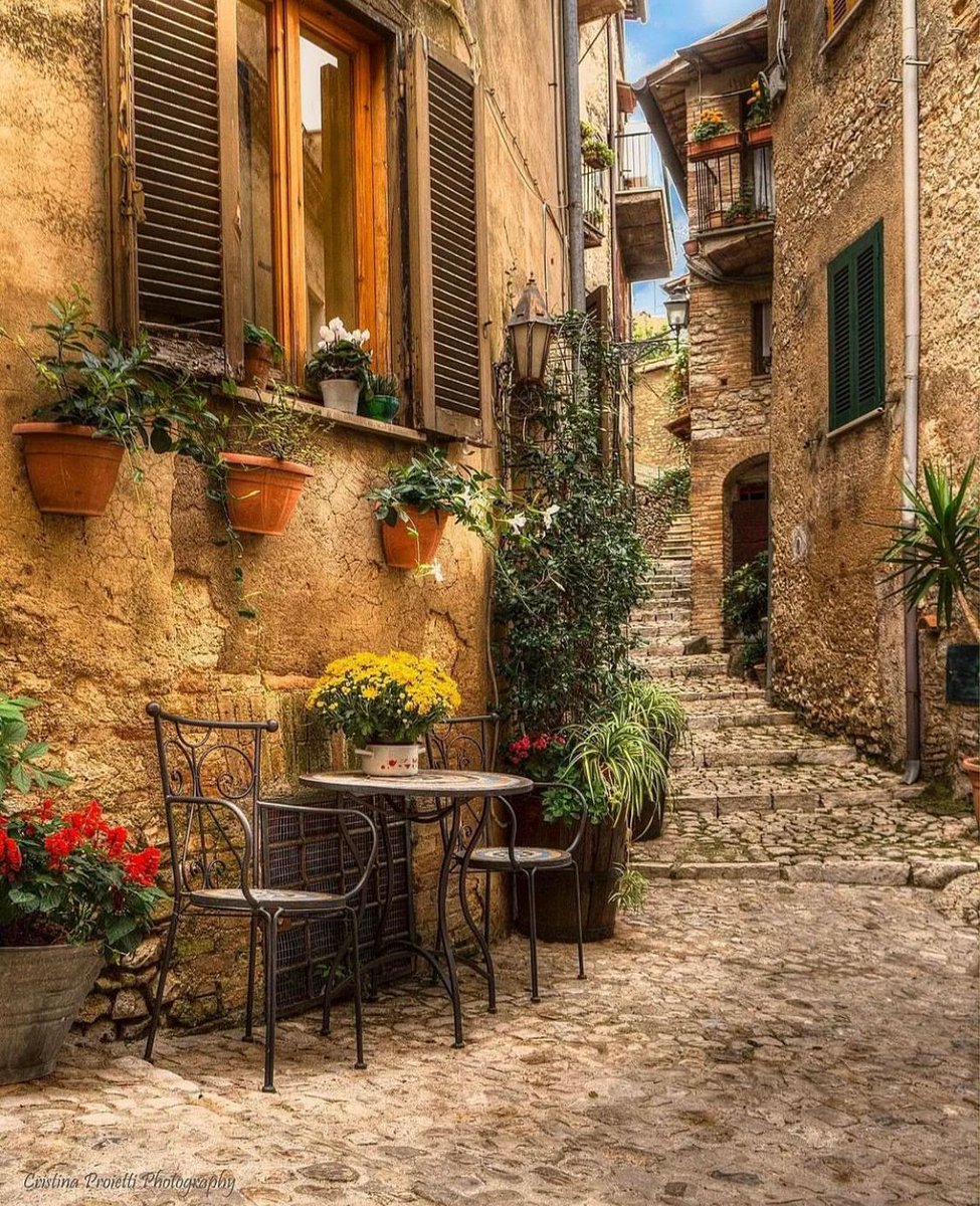visit_lazio's tweet photo. Benvenuti a #Casperia, borgo incantevole in provincia di Rieti: passeggiate tra i suoi vicoli e ammirate l'antica torre che conferisce un profilo unico al paese, ne rimarrete incantati!
📷 Ig cristinaproietti_photo
#VisitLazio #LazioIsMe #LazioEternaScoperta https://t.co/3lTyoWKOMM
