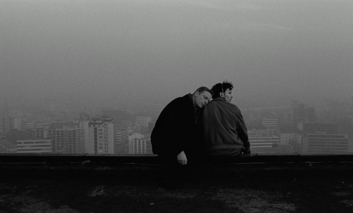 13oscarP's tweet photo. “Cómo puede ser que yo, que soy yo, antes de serlo no lo fuera, y que algún día yo, que soy yo, deje de ser lo que soy”.

El cielo sobre Berlín (1987, Wim Wenders) https://t.co/dTcDXQJvxk