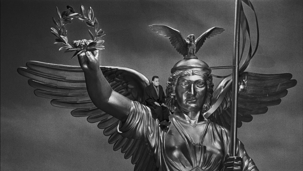13oscarP's tweet photo. “Cómo puede ser que yo, que soy yo, antes de serlo no lo fuera, y que algún día yo, que soy yo, deje de ser lo que soy”.

El cielo sobre Berlín (1987, Wim Wenders) https://t.co/dTcDXQJvxk